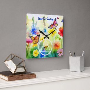 Horloge Carrée Slogan personnalisé Symbole AA Papillons et Fleurs