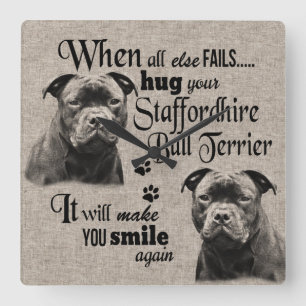 Horloge Carrée Staffordshire Bull Terrier en cas d'échec