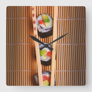 Horloge Carrée Sushi et baguettes en bois