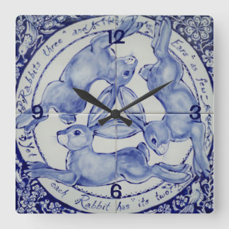 Horloge Carrée Three Hares Rabbit Blue et White Medallion Bird