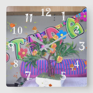 Horloge Carrée Time Lovely colorful Happy Birthday