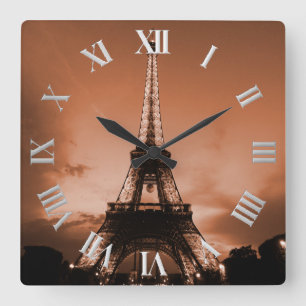 Horloge Carrée Tour Eiffel Belle et Élégante au crépuscule