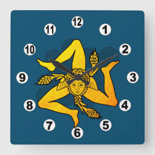 Horloge Carrée Triskelion doré & symbole de spirale triple / S gr