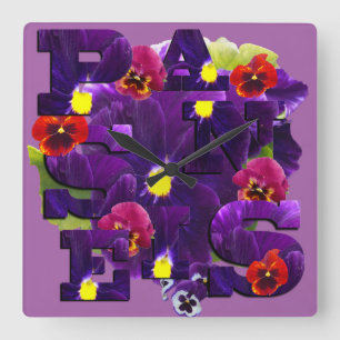 Horloge Carrée Typographie de Pansy Violet,