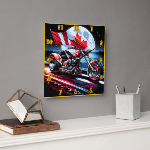 Horloge Carrée Vélo gras avec drapeau canadien au clair de lune