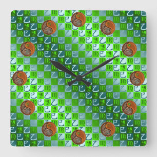 Horloge Carrée Vierge & Serpent de Bois
