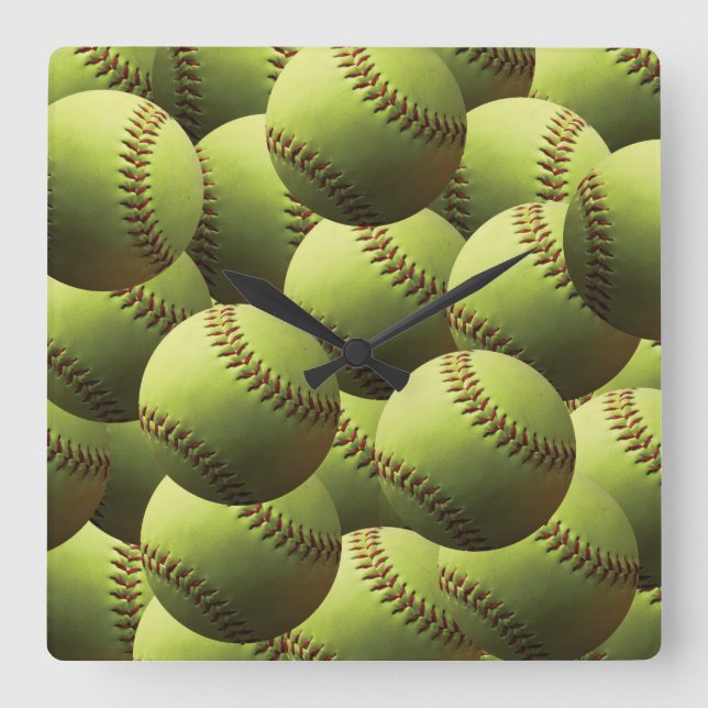 Horloge Carrée Yellow Softball Fast Pitch Multi-Ball (Recto)