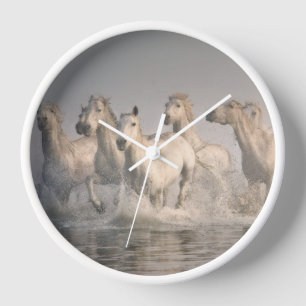 Horloge Cheval galopant dans l'eau méditerranéenne