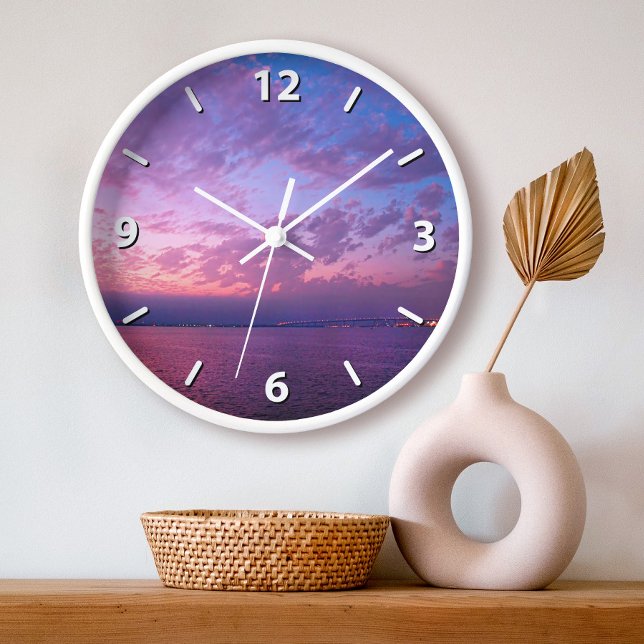 Horloge Coucher de soleil violet océan nuages photo modern (Créateur téléchargé)