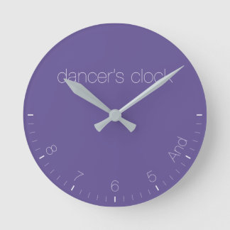 Horloge de la danseuse du pantone Ultra Violet 201