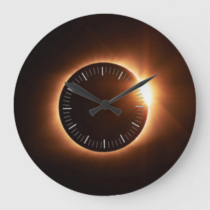 horloge de la paroi de l'éclipse solaire