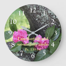 Horloge de la paroi de psaume des oeillets roses