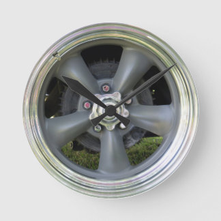 Horloge de roue à cinq rayons de finition satinée