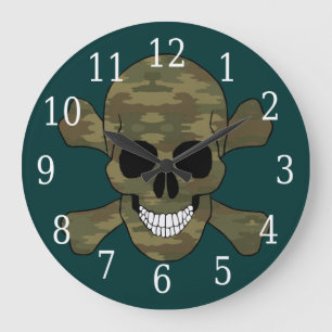 Horloge Du Crâne Du Camouflage Et Des Crossbones