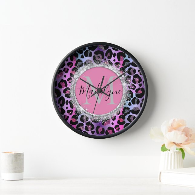 Horloge Glam Leopard rose et violet Monogramme (Maison)