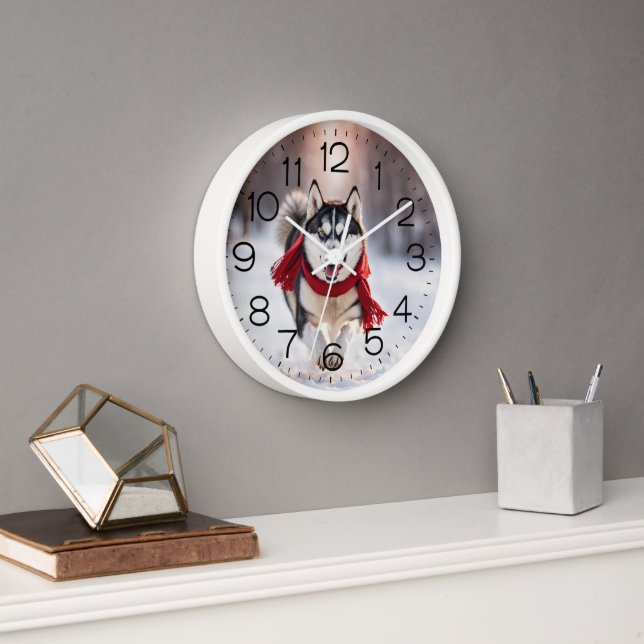 Horloge Husky Portant Une Écharpe D'Hiver Rouge (Bureau)