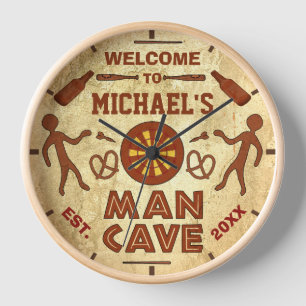 Horloge La caverne drôle d'homme avec de la bière folât