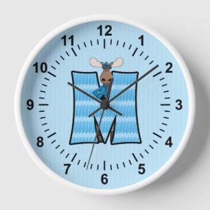 Horloge LETTRE Motif Mongoram  de Knit Moose Bleue pour ga