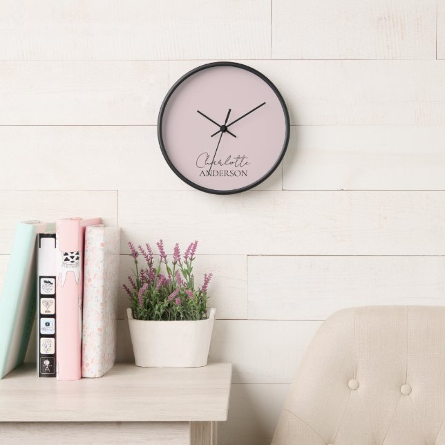 Horloge Minimaliste moderne Nom simple Blush rose (Salle de lecture)