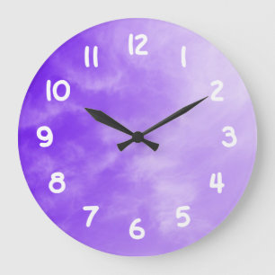 Horloge murale à chiffres blancs ciel violet