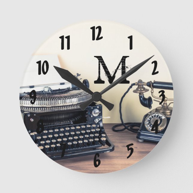 Horloge murale à monogramme initiale de machine à  (Recto)
