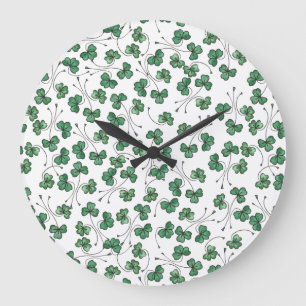 Horloge murale à motif fantaisiste de trèfles vert