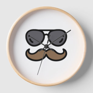 Horloge murale avec un design amusant représentant