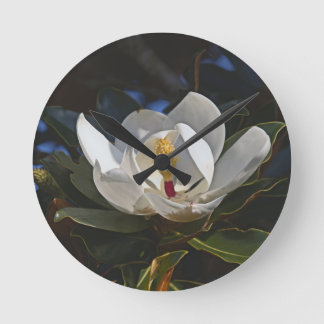 Horloge murale blanche en fleurs de Magnolia