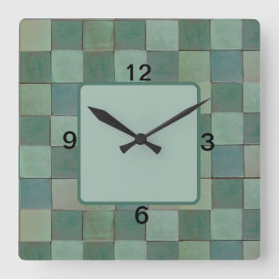 Horloge murale carré avec carrelage vert