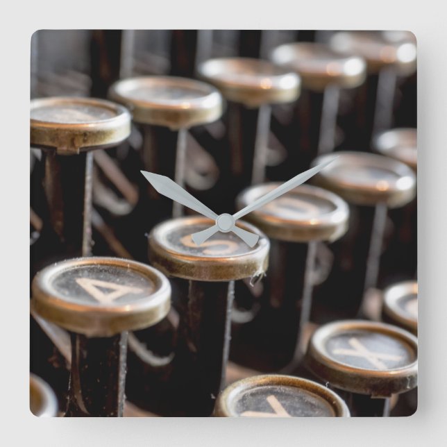 Horloge murale carrée de vieilles clés de machine (Recto)