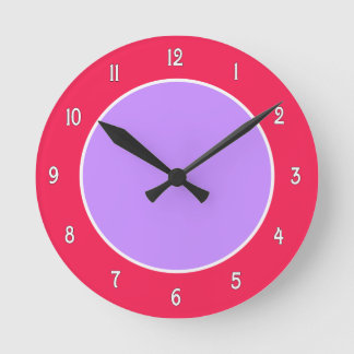 Horloge murale de couleur violet et fuchsia