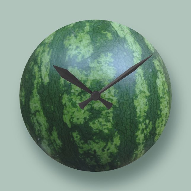Horloge murale de la cuisine de pastèque (Celebrate your love of this juicy fruit with this delightful round green watermelon clock)