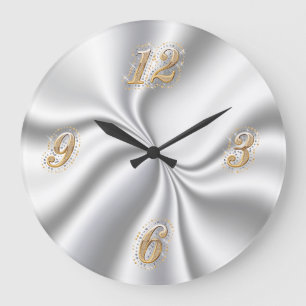Horloge murale en satin argenté