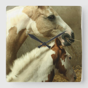 Horloge murale grise de cheval de concours complet