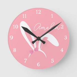 Horloge murale personnalisée de nurserie rose lapi