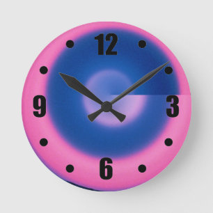 Horloge murale ronde rose et bleue au néon folle
