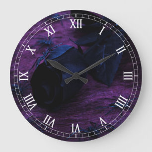 Horloge noire des chiffres romains ronds Roses