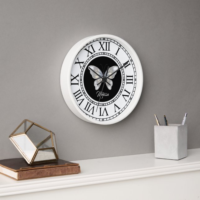 Horloge Nom papillon noir blanc moderne chiffres ROMAINS (Bureau)