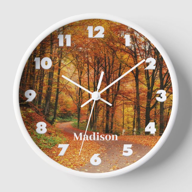 Horloge Nom personnalisé Chemin d'automne coloré (Recto)