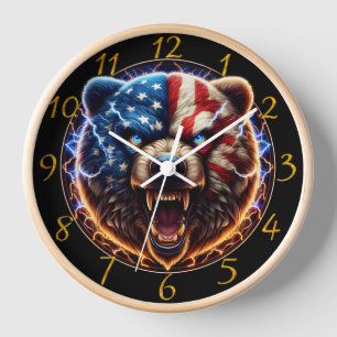 Horloge Ours majestueux portant fièrement le drapeau améri