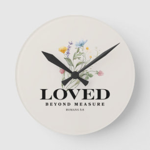 Horloge Ronde Aimé au-delà de toute mesure – Romains 5:8 Bible c