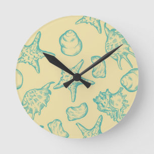 Horloge Ronde Arrière - plan avec des coquilles. Tiré par la