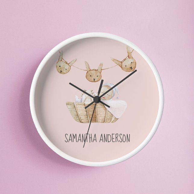 Horloge Ronde Beauté moderne Pastel Pink Nom de l'enfant (Créateur téléchargé)