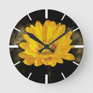 Horloge Ronde Beautiful Sunflower with Dark Brown Background