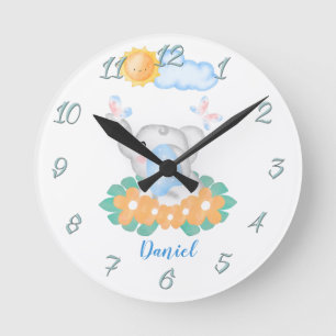 Horloge Ronde Bébé mignon éléphant avec des fleurs orange Horlog