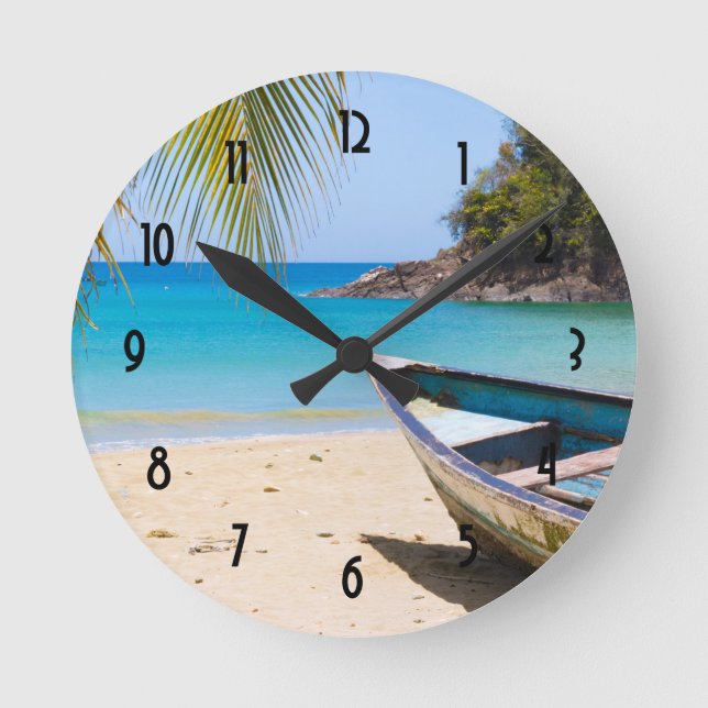 Horloge Ronde Belle plage tropicale avec bateau à rames (Recto)