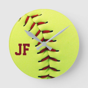 Horloge Ronde Boule jaune personnalisée du base-ball
