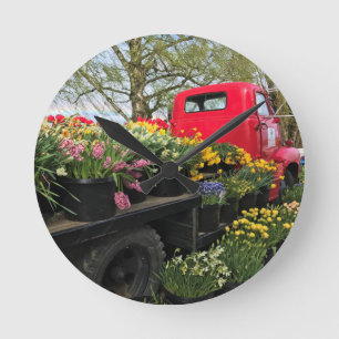Horloge Ronde Camion rouge avec fleurs de printemps et arc en ci