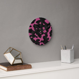 Horloge Ronde Camouflage abstrait rose et noir texturé