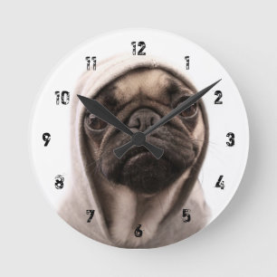 Horloge Ronde Carlin dans un sweat - shirt à capuche